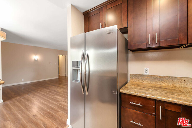 Building Photo - 501 Kings Rd