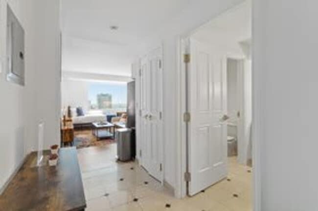 Building Photo - 810 Pacific Ave