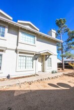 Building Photo - 3249 N Hedgewood Dr