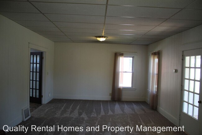 Building Photo - 4 br, 1 bath House - 810 E. Mt. Morris Rd.