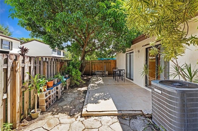 Building Photo - 6701 SW 129th Ct