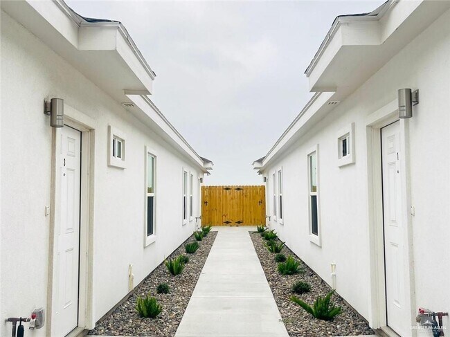 Building Photo - 14 Ventura Ave