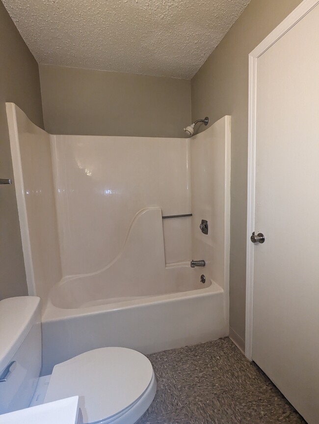 Building Photo - 119 Briar Ln