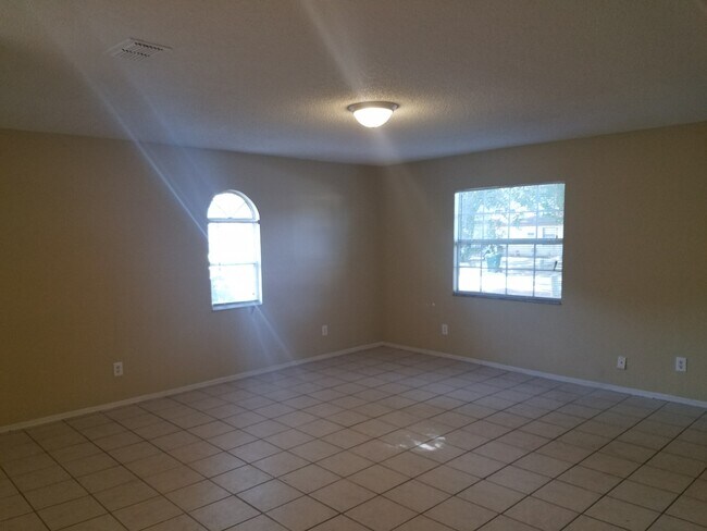 Building Photo - 2-Bedroom, 1-Bathroom Home in Winter Haven