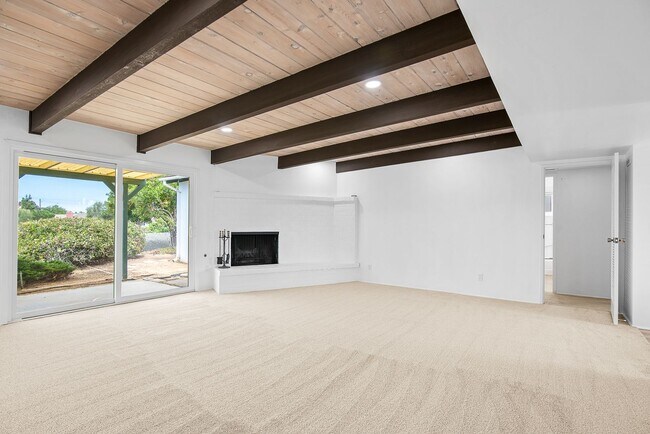 Foto del edificio - Spacious 4-bedroom, 2-bathroom home in coveted University City