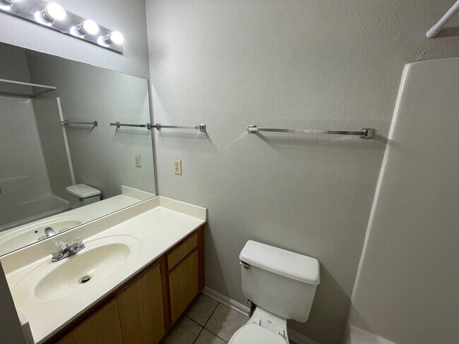 Foto del edificio - PRE-LEASING FOR AUGUST 7 2026!