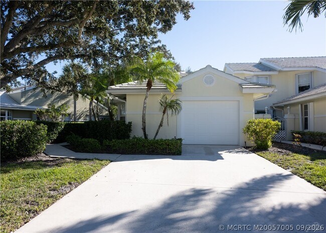Building Photo - 2425 SW Foxpoint Trail