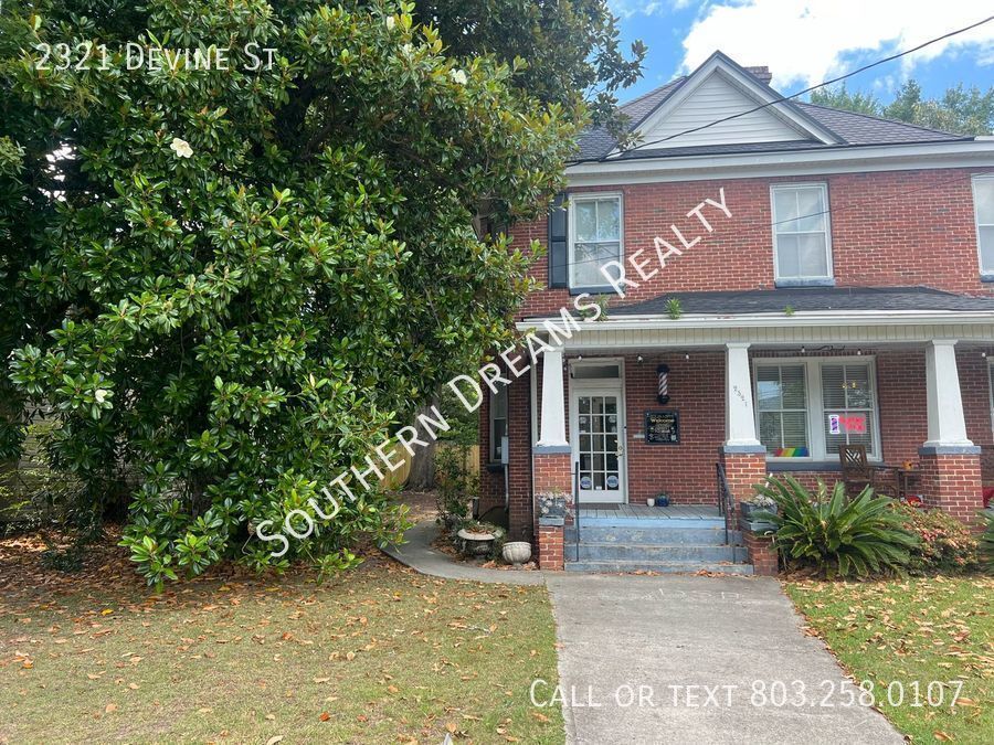 Foto principal - Charming 2-Bedroom Home in Prime Devine St...