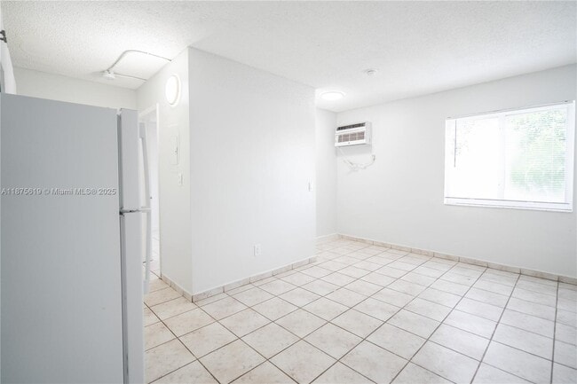 Building Photo - 6650 Miller Dr