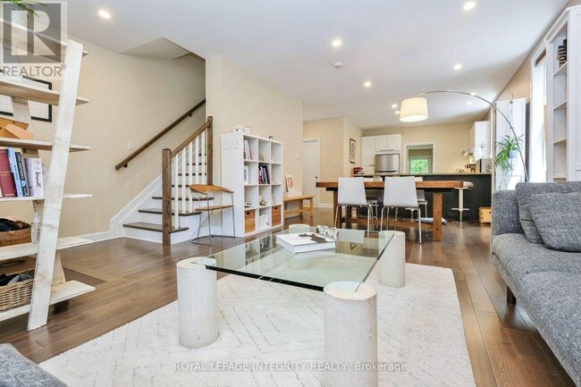 Photo du bâtiment - 93 Hamilton Ave N