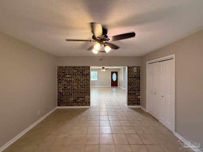 Foto del edificio - 940 Candlestick Dr