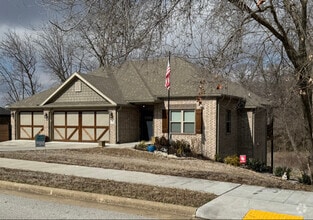 Building Photo - 3266 Springhill Ave
