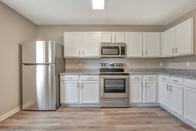 Building Photo - 5860 Monroe Crossing