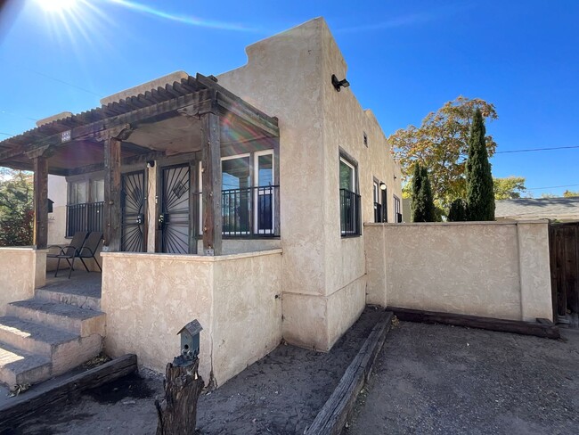 Building Photo - 309 9th St SW