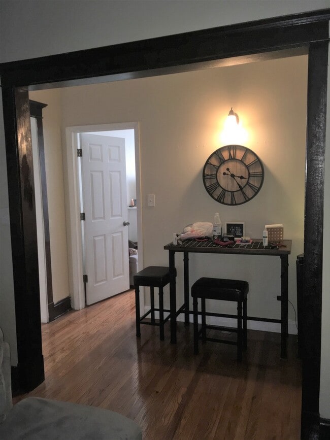 Foto del edificio - 1959 W Farragut Ave