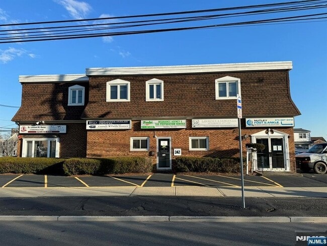 Foto del edificio - 242 Washington Ave
