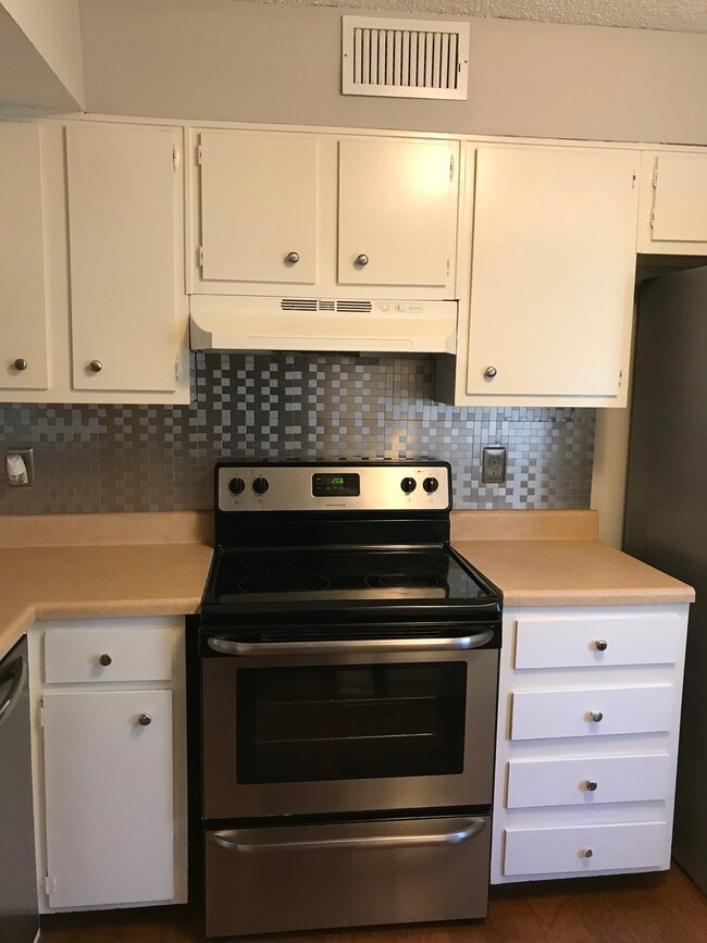 Building Photo - 5622 Clarke Address