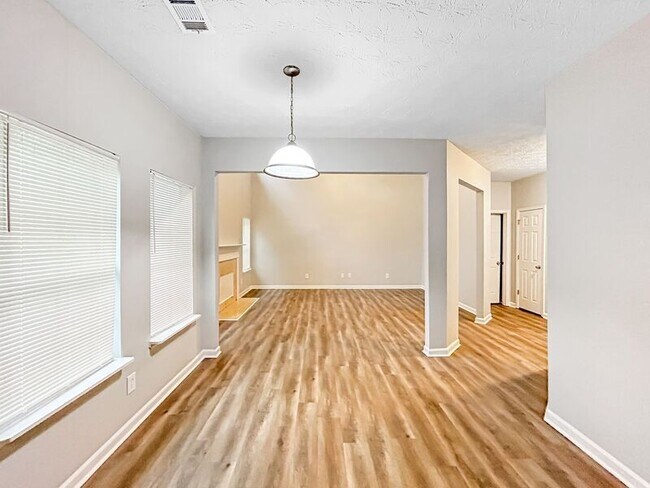 Building Photo - 6092 Sageview Ct