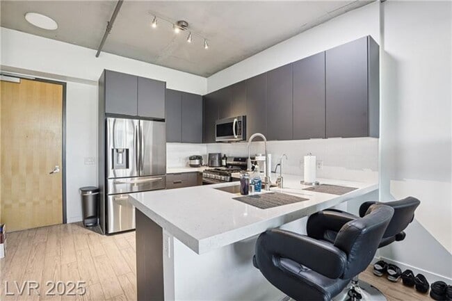 Building Photo - Downtown Las Vegas Luxury Condo with Moder...