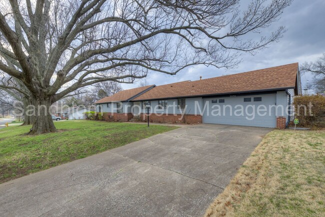 Foto del edificio - For Lease | Midtown Tulsa | 3 bed, 2 bath ...