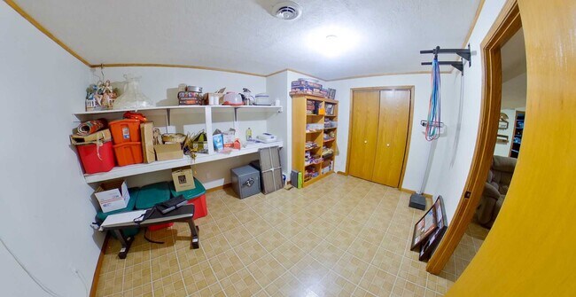 Foto del edificio - 3D Tour Available - West Side Manhattan Home + 2-Car Garage  + Washer & Dryer! Available August 5th!