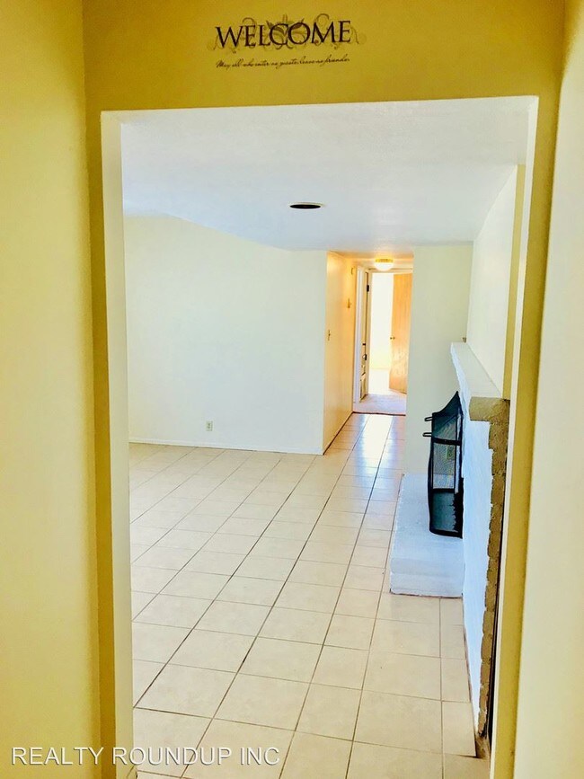 Foto del edificio - 2212 Roselake Ave