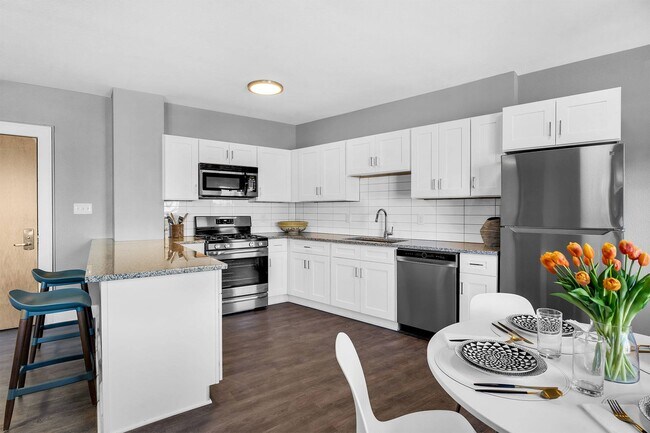 Foto del edificio - University East Apartments