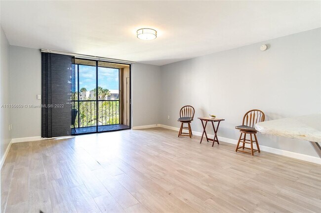 Foto del edificio - 8075 SW 107th Ave