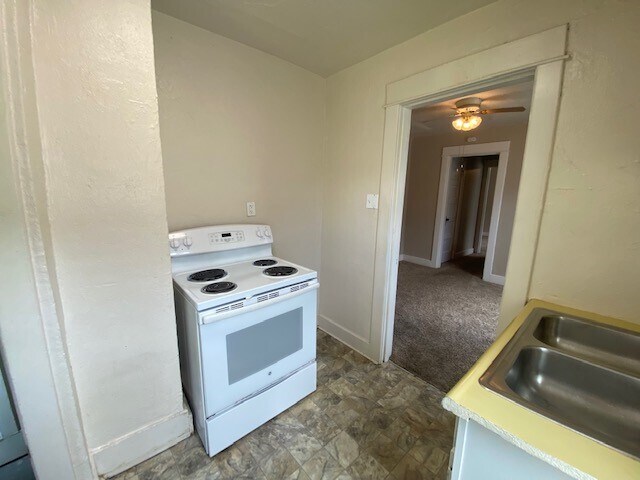 Kitchen - 39 Pleasant Ave