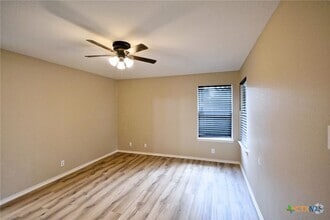 Building Photo - 2489 Medina Dr