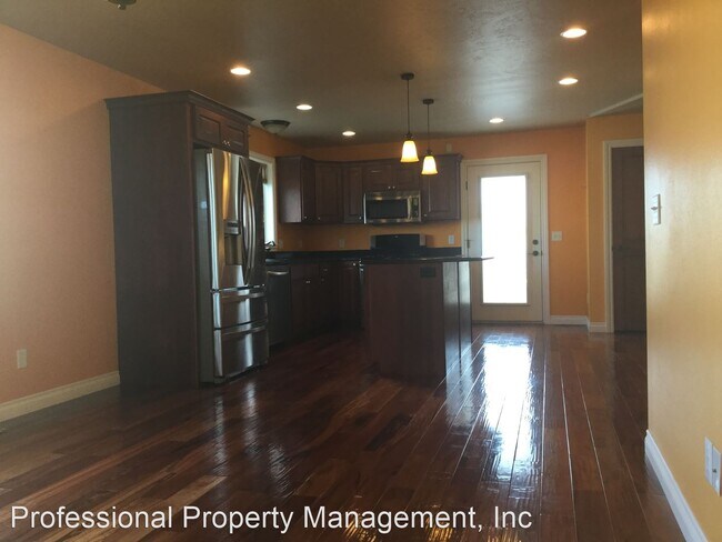 Building Photo - 4 br, 2.5 bath House - 1105 Stephens Ave - 1B