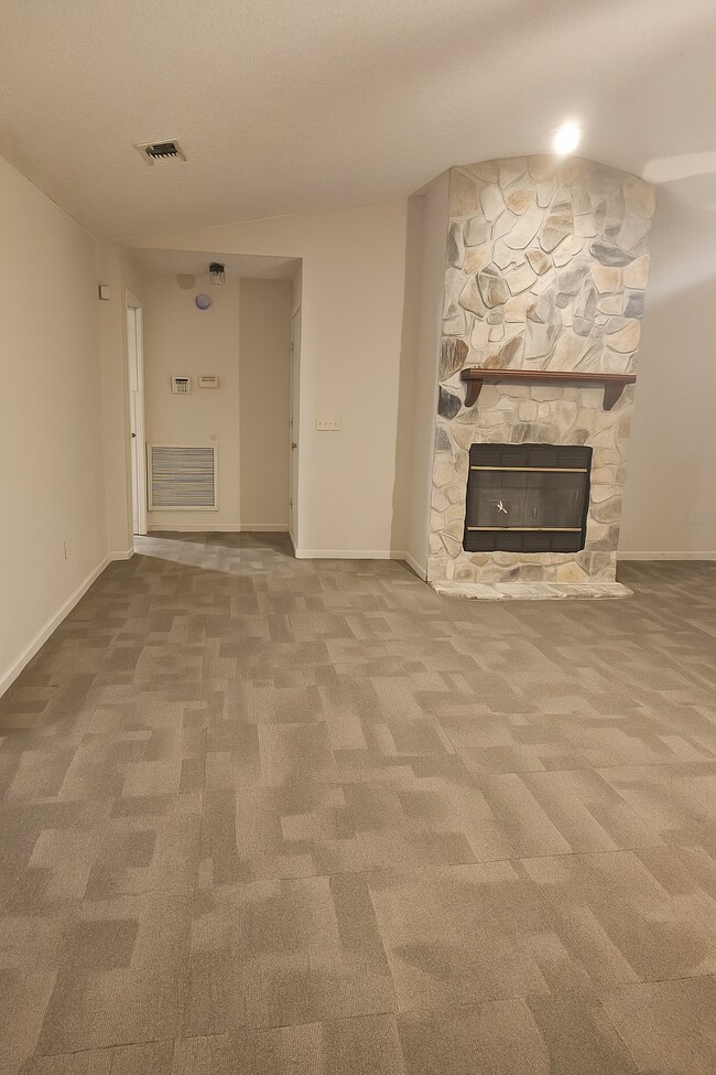 Building Photo - 6523 Diamond Leaf Ct S