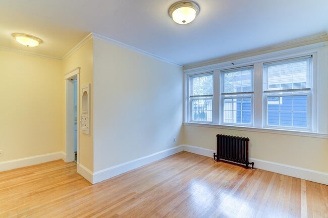 Building Photo - 17 Greenleaf St
