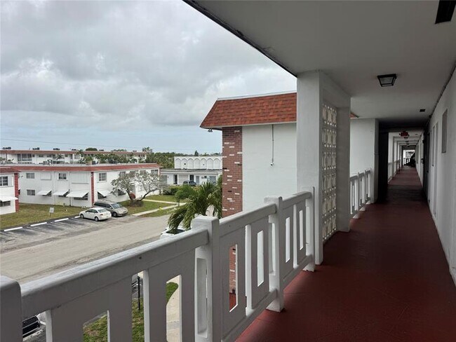 Foto del edificio - 1310 NW 43rd Ave