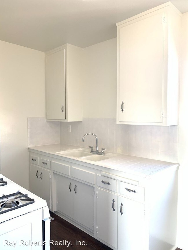 Foto del edificio - 505-507 Eastmont Ave