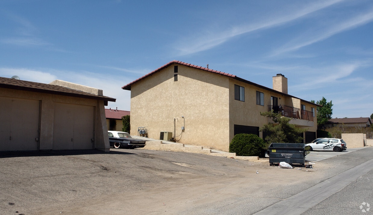 Building Photo - 16097 Muni Rd