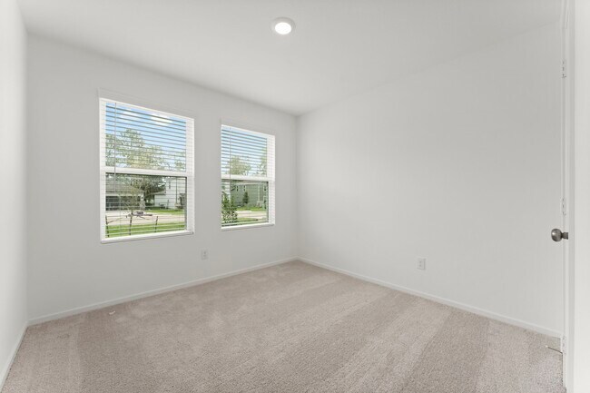 Building Photo - 468 Shoreview Dr