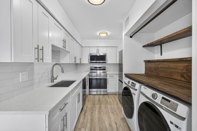 Foto del edificio - 9746 Nickels Blvd