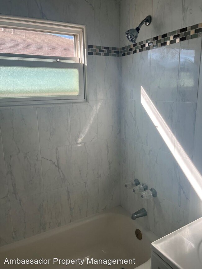 Foto del edificio - 2 br, 1 bath House - 8302 Paramount Blvd.