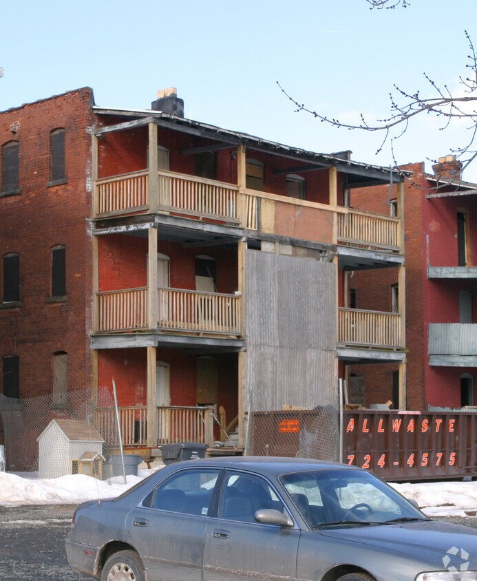 Building Photo - 160-162 Bartholomew Ave