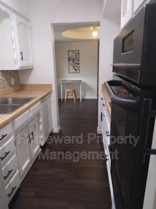 Building Photo - 6917 Bennington Dr