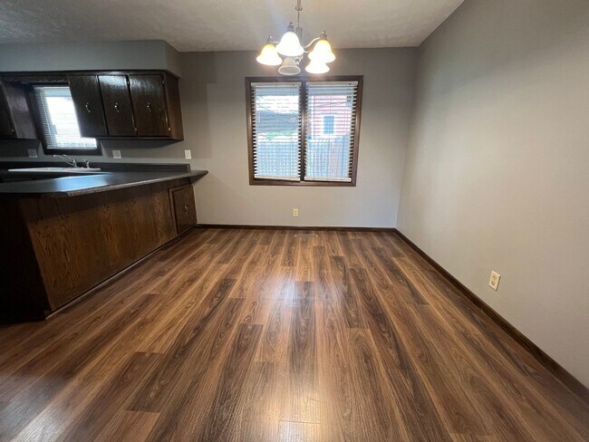 Foto del edificio - 5034/5036 Meredeth St
