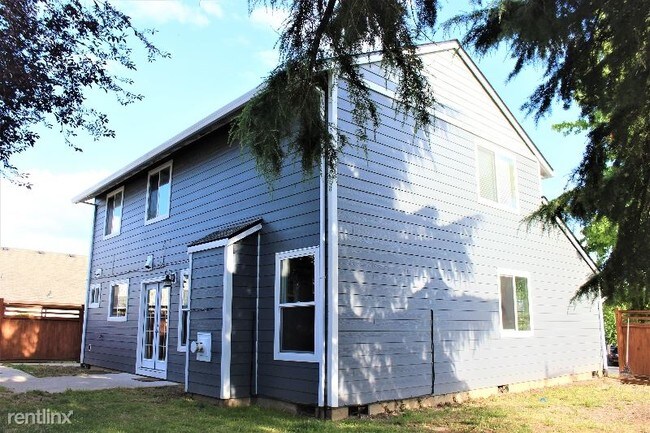 Building Photo - 4 br, 3 bath House - 6091 SE Green Ct