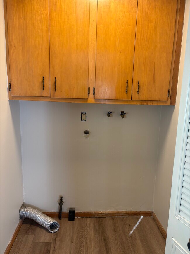 Building Photo - 942 Beecher St