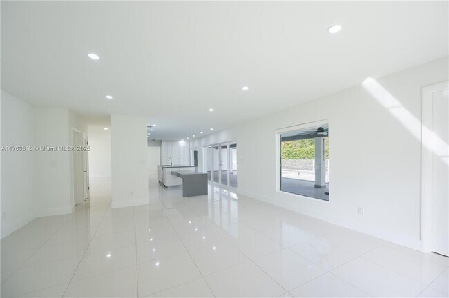 Foto del edificio - 6695 SW 96th St