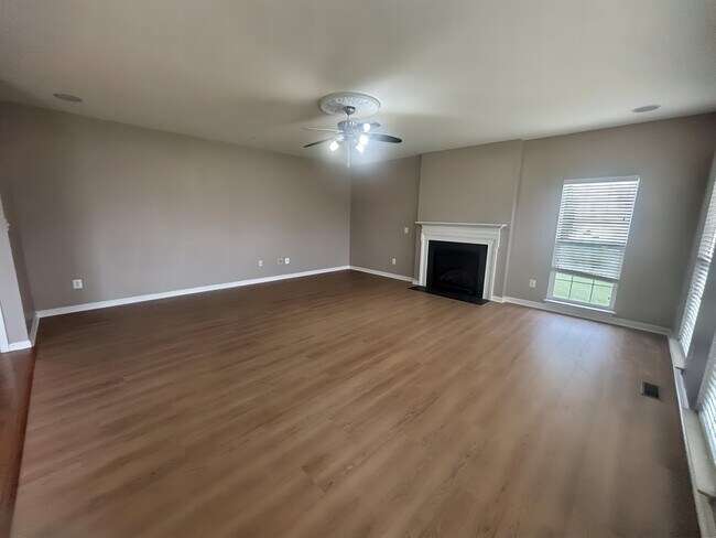 Building Photo - 15024 Burgandine Ave