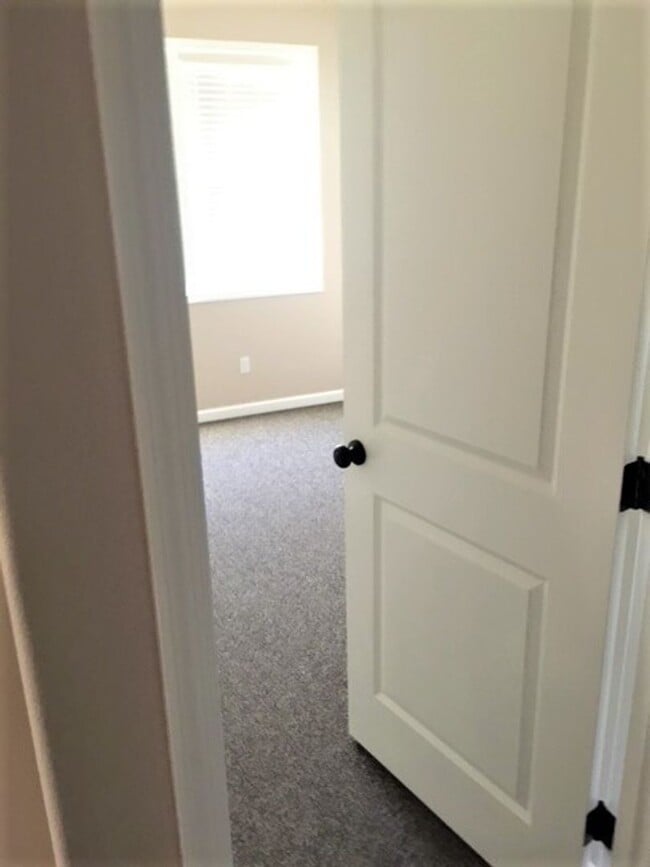 Building Photo - 5bed/3.5 bath Home