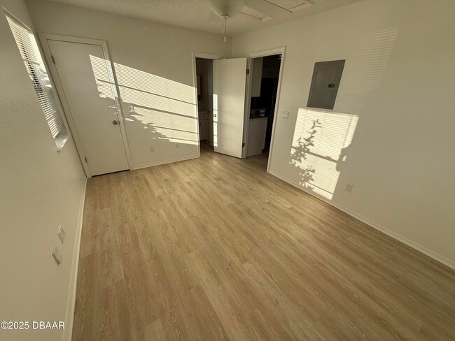 Building Photo - 11 Oriole Cir