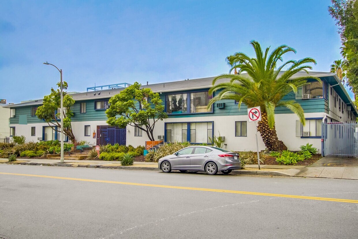 Foto principal - 1737 N Orange Dr