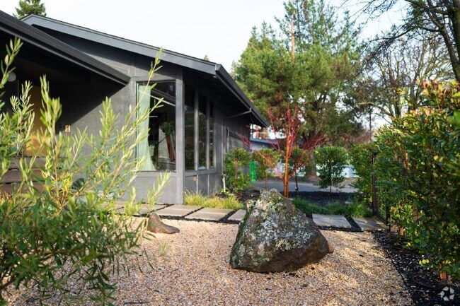 Building Photo - 2440 Redwood Rd